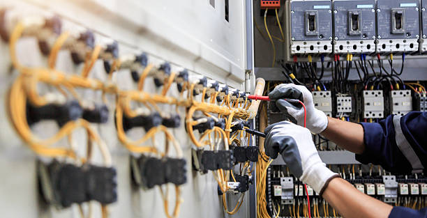 Professional Electrician technician working in Shenandoah Farms, VA